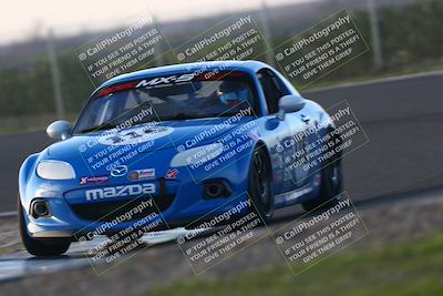 media/Jan-18-2026-CalClub SCCA (Sun) [[8bc6468723]]/Group 7 Race/Turn 1/